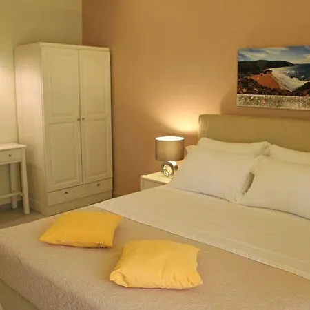 Effi Apartment *